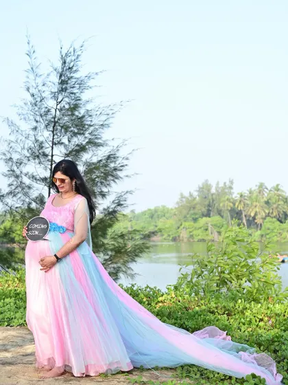 Announce your upcoming arrival with this beautiful rainbow trail gown, a memorable outfit for your maternity photos.