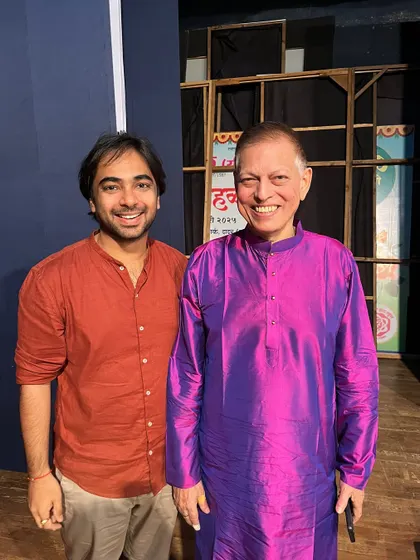 A fan moment with sitar legend Padmabhushan Pt. Budhaditya Mukherjee. Meeting and listening to the masters is always an inspiring experience.