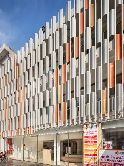 The SPS Hospital Clinic is a forward-thinking prototype designed for brand consistency and replicability. The vibrant, perforated facade is a recognizable identity marker that also responds sensitively to Ludhiana's subtropical climate.