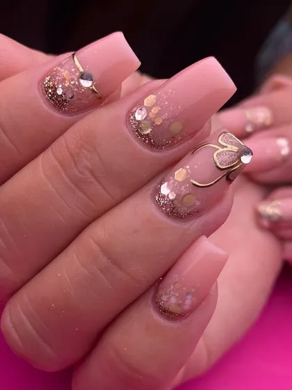 All that glitters is gold. This beautiful set features a soft pink base with a cascade of gold glitter and a delicate, gold-wire floral accent.
