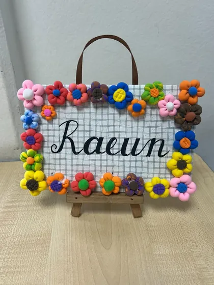 Raeun's nameplate is a rainbow of colourful clay flowers. So bright and cheerful!