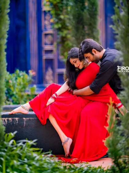 A beautiful, vibrant edit of the romantic embrace, with rich colors and a soft focus that makes the couple the center of attention.