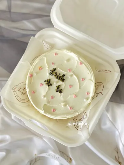 A "Bride to be" bento cake, perfect for a small pre-wedding celebration or as a gift to the future bride.