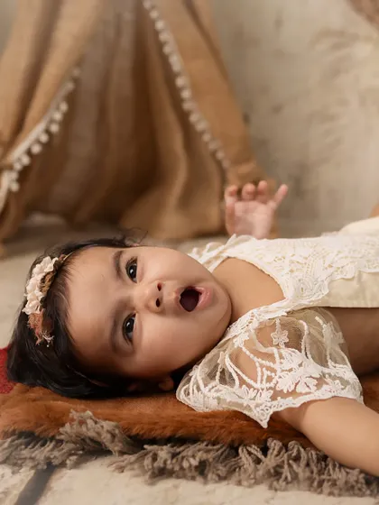 A tiny gasp of surprise. Capturing these fleeting, candid expressions is what brings a photo session to life.