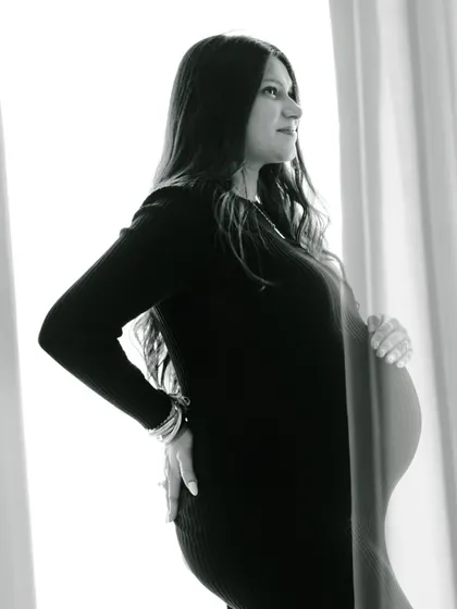 A timeless black and white silhouette, beautifully capturing the classic shape of pregnancy.