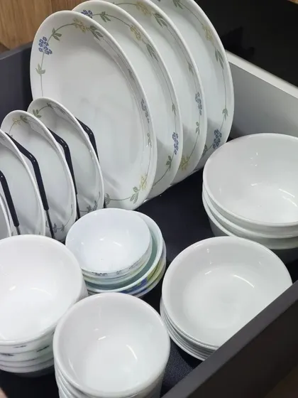 From cutlery to plates to spice boxes, every drawer in the kitchen can be perfectly organized. This makes finding what you need effortless and keeps your kitchen tidy.