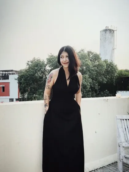 Another mood, another moment in my Doodlage dress. A simple, sustainable piece that feels both elegant and comfortable.
