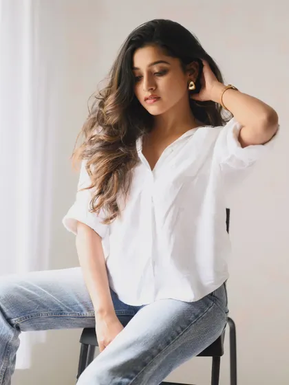A clean, minimalist portrait that feels fresh and modern. Using soft, bright light against a simple white background, we captured a relaxed and natural moment that highlights genuine personality.