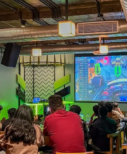 Fast cars, cold beers, and a packed house. This is what F1 screening nights look like at K-OS. The energy is absolutely electrifying.
