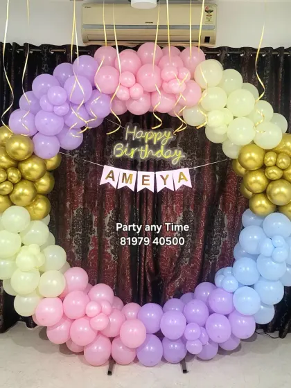 A full circular balloon arch made with pastel rainbow colors, perfect for a simple and pretty home party.