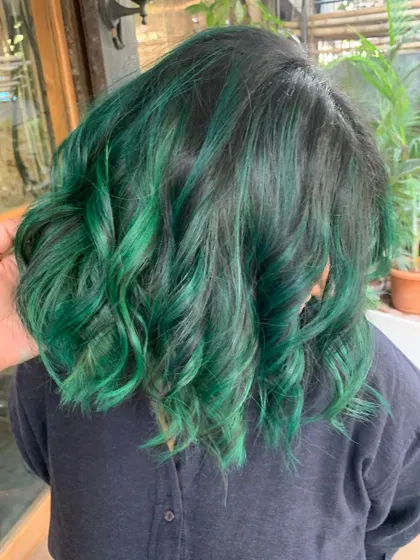 The back view of the emerald green look. The waves really show off the beautiful green tones. (No filter)