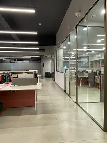 A duplicate image of the open and bright office interior.