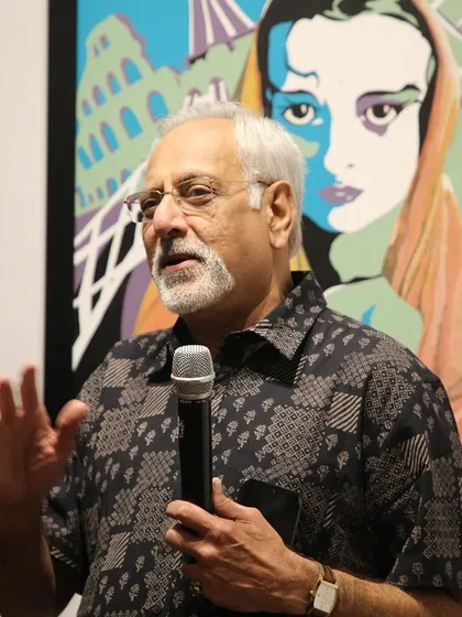 Speaking at the 'Pseudorealism & the Evolution of Art' exhibition at Dwija Art Gallery. Engaging in these conversations with artists and curators is essential to staying at the forefront of the art world and bringing the best insights to my clients.