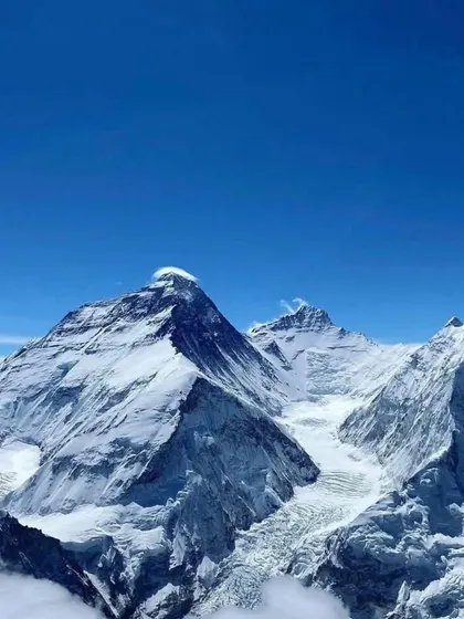 The majestic Mount Everest, the ultimate goal for any trekker. We organize fully supported treks to Everest Base Camp.
