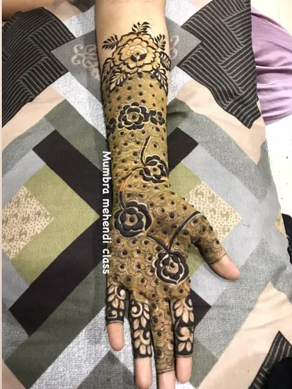 I love playing with dot work! This design uses dots to create a unique texture around the floral motifs.