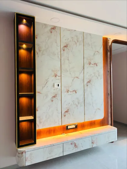 This angle shows the rounded edges of the TV unit and the seamless integration of the display niche, all finished in the same elegant marble pattern.