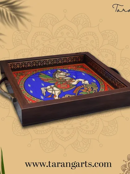 A square tray adorned with a glass painting of a majestic horse. The intricate details and rich colors make this a unique and artistic piece of serveware, perfect for special occasions.