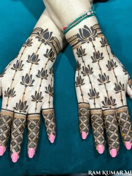 A modern and chic design with repeating lotus patterns. The geometric pattern on the fingers adds a contemporary edge to the traditional flower motif.