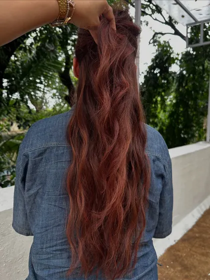 The ponytail view of her holiday hair.