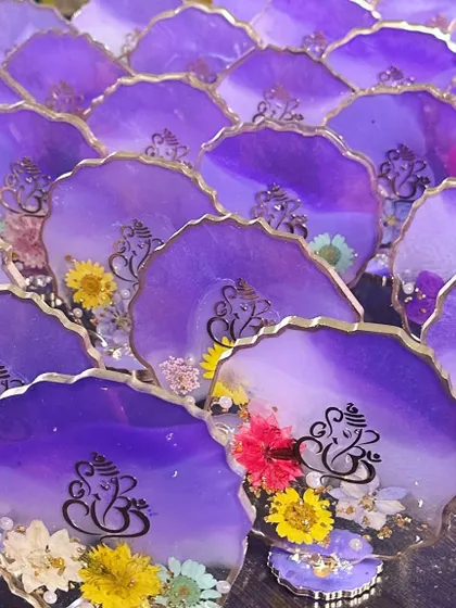 This is my favorite sight, a whole family of mini Ganesha favors ready to go to their new home. I made this batch of 150 pieces in a beautiful custom purple, each with a Ganesha motif, real dried flowers, and a gold-painted edge. They are perfect as wedding return gifts or mehendi favors. 🌸