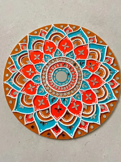 Explore the beauty of traditional Indian crafts with our Lippan art workshop. Learn to create intricate patterns with clay and mirrors to make a stunning piece of cultural wall decor.