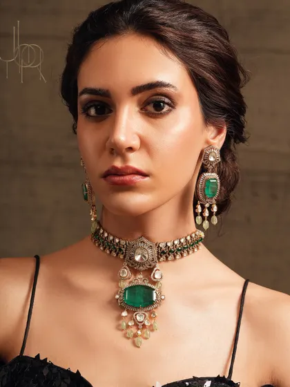 A product shot of the exquisite emerald and polki necklace set worn by Surveen Chawla.