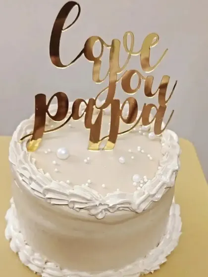 For Father's Day, some chose a simple message, while others opted for an elegant "Love you Papa" topper.