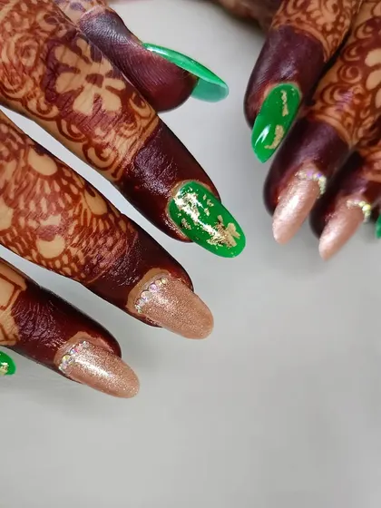 A closer view of the green and gold bridal set, showing the details that make it a perfect match for certain bridal outfits.