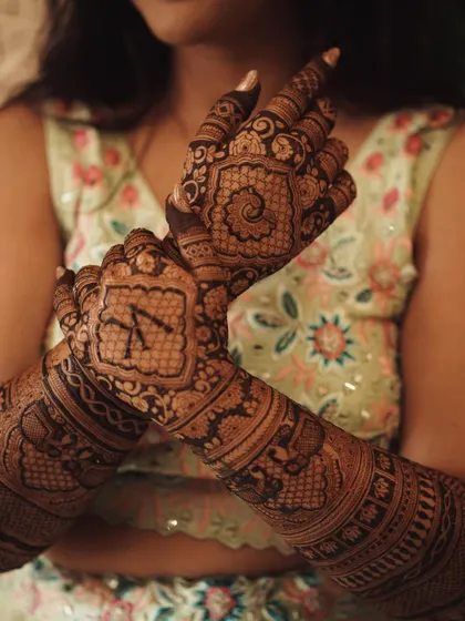 Another angle of Krupa's stunning bridal mehendi, showing how all the different story elements come together.