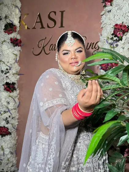 A confident and beautiful portrait. This look proves that every bride can be a "beautiful face".