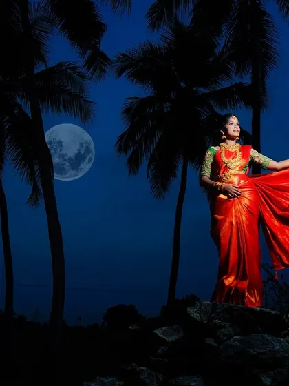 An elegant night shot showing how a bright saree and our grand rental jewellery can create a stunning, dramatic look for any special occasion.