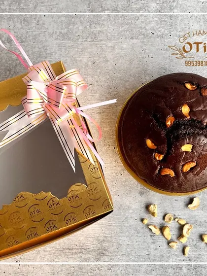 My special dry cakes are available in half and 1 kg sizes, perfect for gifting. This is my cashew dry cake, packed in our signature golden box.