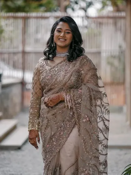 Ashwitha walking in with a radiant smile. Her reception look was all about comfort and elegance, with a beautifully embroidered saree and soft glam makeup.