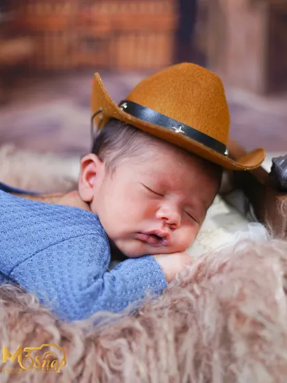 Adding a cowboy hat to the mix! This simple prop completely changes the feel of the photo, adding a touch of playful charm.