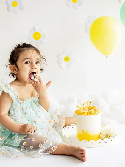 This little girl had a love-hate relationship with her cake, which made for some hilarious and adorable expressions. Her daisy-themed cake smash was so much fun to shoot.