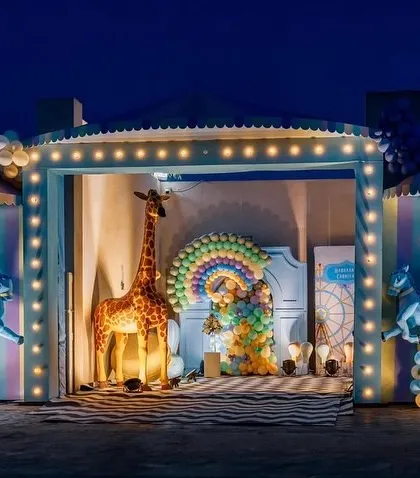 Step right up to Hardaan's carnival! This spectacular entrance features carousel horses, a giant giraffe, and festive lighting.
