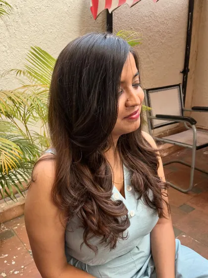 A side view of the mocha balayage.