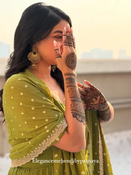 Another artistic pose from the same bride, showing off her elegant mandala and finger details.