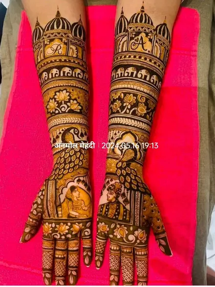 A royal-themed design personalized with the initials 'R' and 'A' on the palace domes. It also features a bride and groom portrait on the palms.