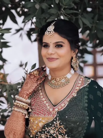 A lovely portrait amidst the greenery. She looks absolutely radiant.