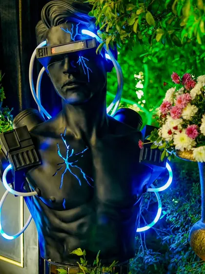 A futuristic bust with integrated neon lighting, an edgy and artistic decor piece that perfectly matched the "star-studded" theme of the night.