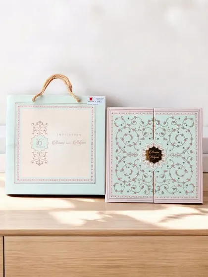 This premium pastel wedding invitation combines soft pink and blue with an intricate gold acrylic plate. The matching bag completes the set, offering a truly enchanting first impression for your wedding.