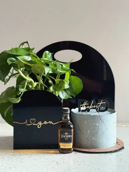 I love creating unique combos, like this Father's Day hamper. It pairs a stylish half-kg cake with a beautiful hydroponic pothos plant in a modern acrylic holder. You can even add a miniature alcohol bottle to make it an extra special gift for dad.
