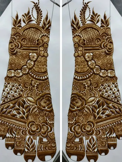 A stunning, symmetrical bridal foot design. Creating a perfectly mirrored design for the feet is a hallmark of a professional artist.