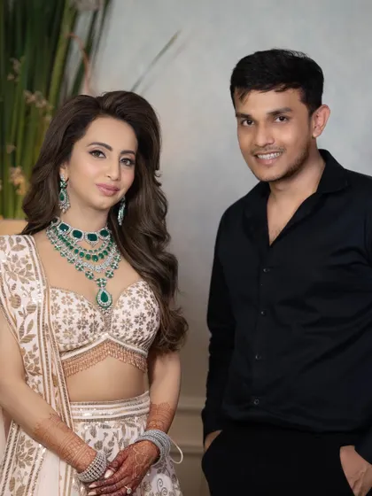 A quick photo with the lovely Alekha Advani after styling her for her Mehendi night. It's always an honor to be part of such special moments.