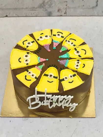 This Minion pull-apart cake is a party favorite. The chocolate cake base is decorated with yellow frosting to create a circle of happy Minions.