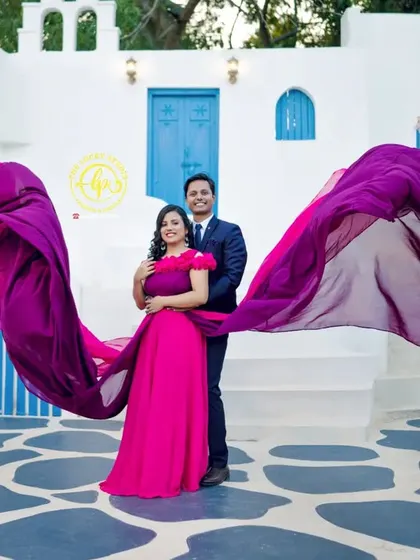 The full effect of the dual-toned flying gown. These dresses are perfect for creating dramatic, memorable photos, and I provide them as part of my complete photoshoot styling package.