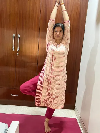 A private yoga session with a client, focusing on the foundational Vrikshasana (Tree Pose). I teach at your pace in the comfort of your home, making yoga accessible for everyone.