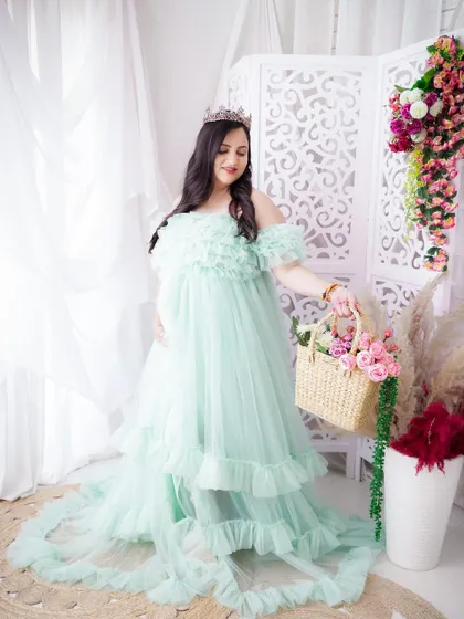 A fairytale moment for this queen. Dressed in a mint green tulle gown and a tiara, she looks absolutely radiant in this light and airy studio setup.