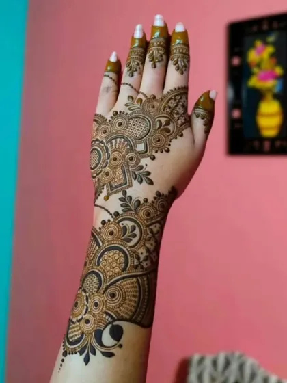 A variation of the Arabic floral vine design. This pattern is elegant and doesn't cover the entire hand, making it a great choice for guests at a wedding or for smaller festivals.